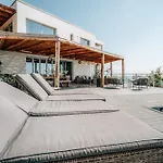 Donna Ca Con Vista Mare E Piscina Privata Coccorino