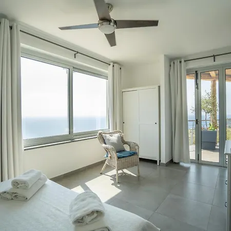 Donna Ca Con Vista Mare E Piscina Privata Coccorino